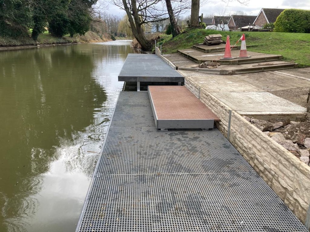 Multi-level jetty with removable section